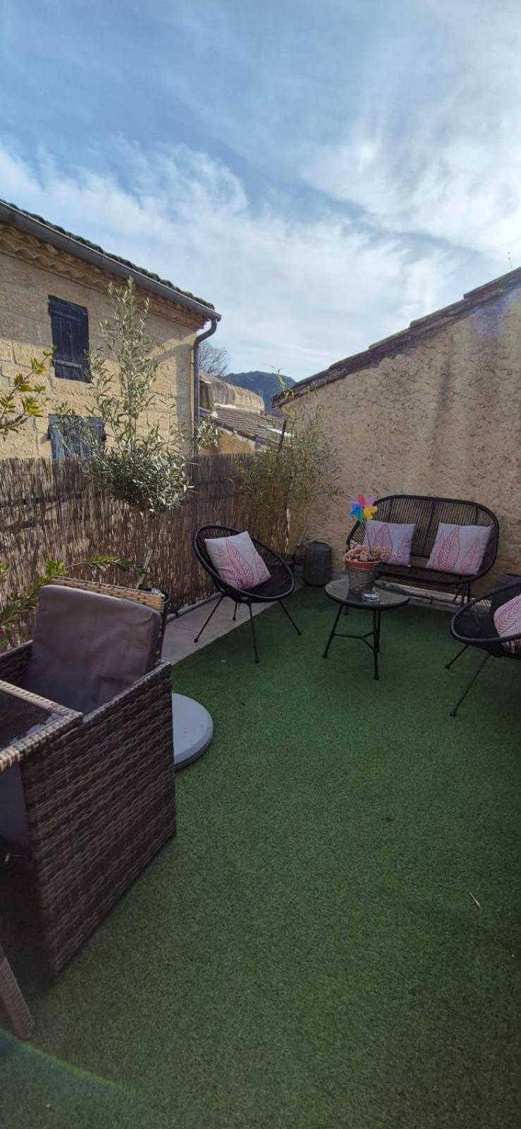 Proche D'Uzes La Terrasse Du Soleil Levant Collias Ngoại thất bức ảnh