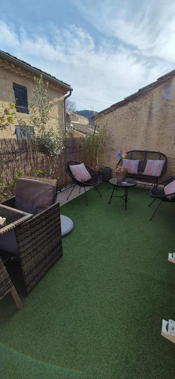 Proche D'Uzes La Terrasse Du Soleil Levant Collias Ngoại thất bức ảnh